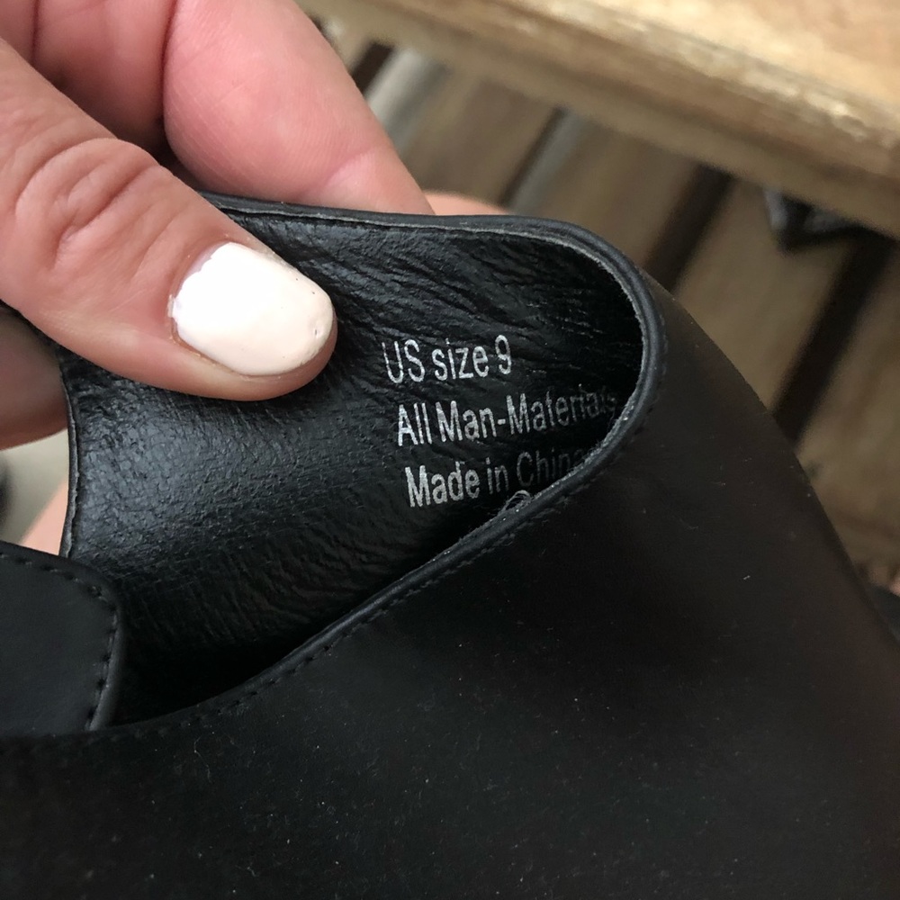 Size 9 Very Volatile Black Wedge - Picture 5 of 5